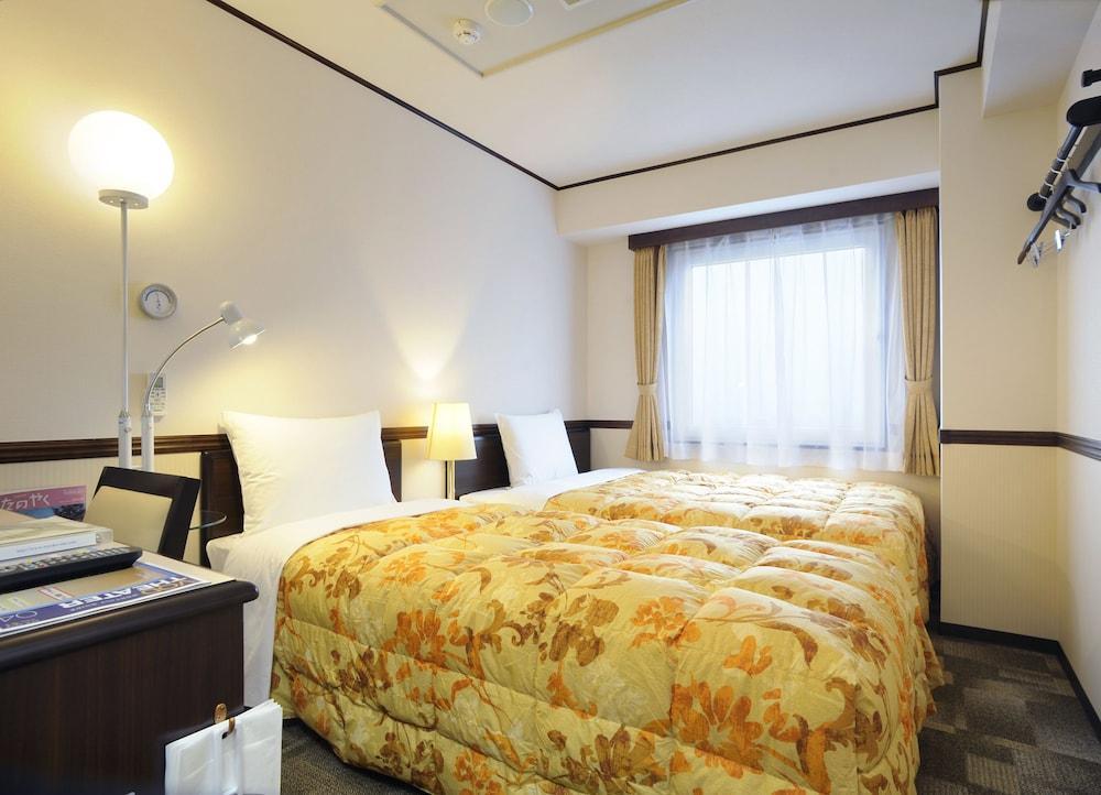 Toyoko Inn Okayama Eki Nishi Guchi Hiroba Exterior photo