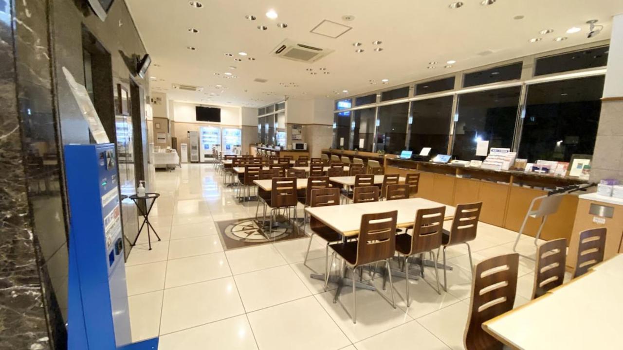 Toyoko Inn Okayama Eki Nishi Guchi Hiroba Exterior photo