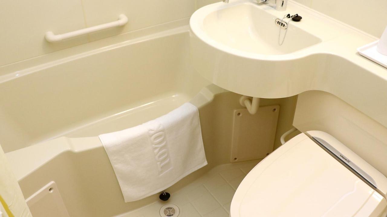 Toyoko Inn Okayama Eki Nishi Guchi Hiroba Exterior photo